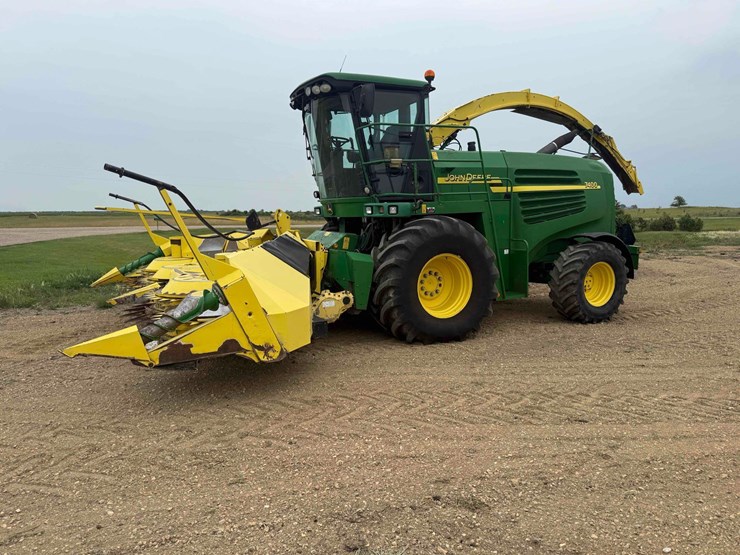 2005-john-deere-7400-image-2