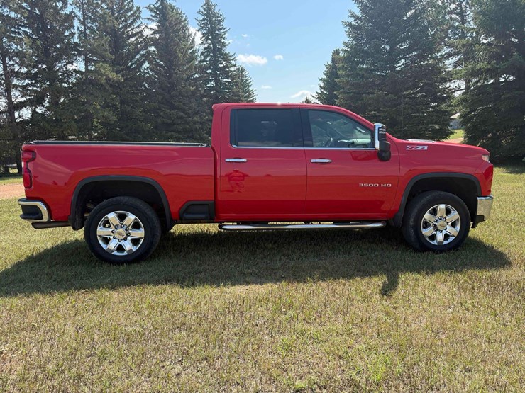 2022-chevrolet-3500-image-6