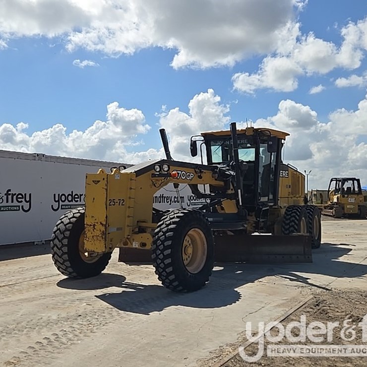 2012 DEERE 670GP