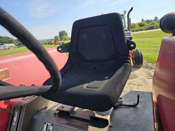 massey-ferguson-1080-image-16