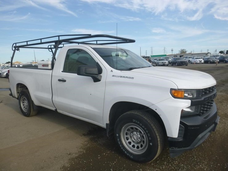 2019-chevrolet-1500-image-2