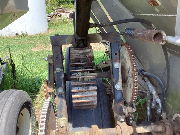 adams-8-ton-lime-spreader-image-17