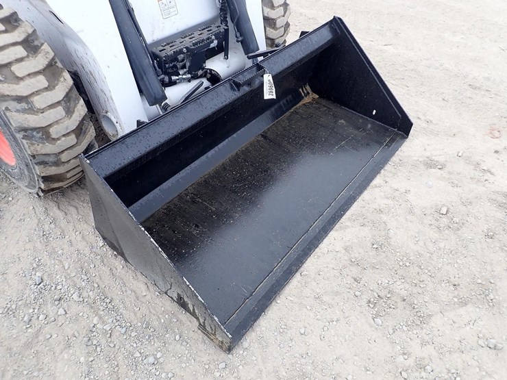 wildcat-68"-skid-steer-smooth-edge-bucket-image-3