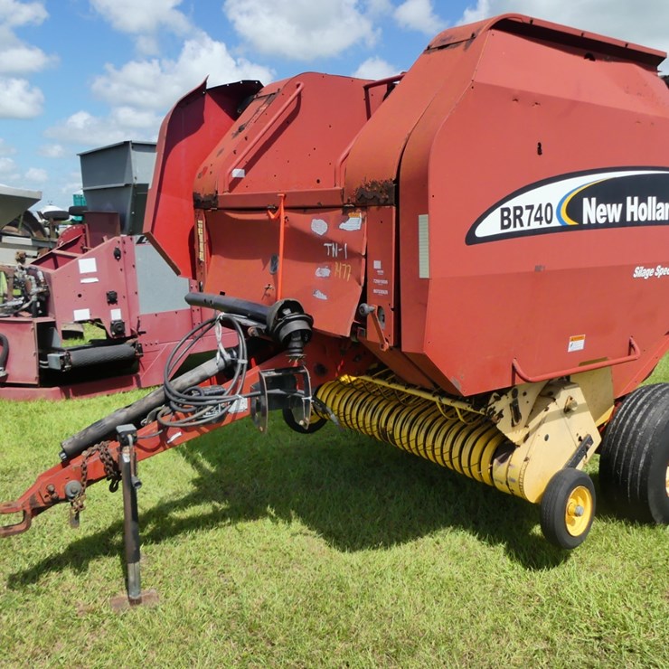 NEW HOLLAND BR740