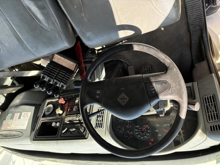 2003-international-durastar-4300-image-17