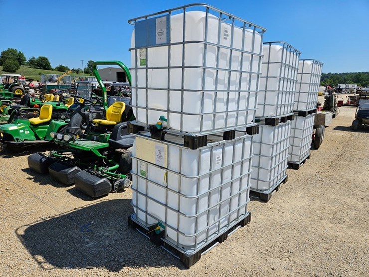 #204-•-2---food-grade-plastic-tanks-image-1