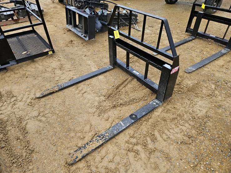 #222-•-kivel-48"-3500-lb-pallet-fork-image-1