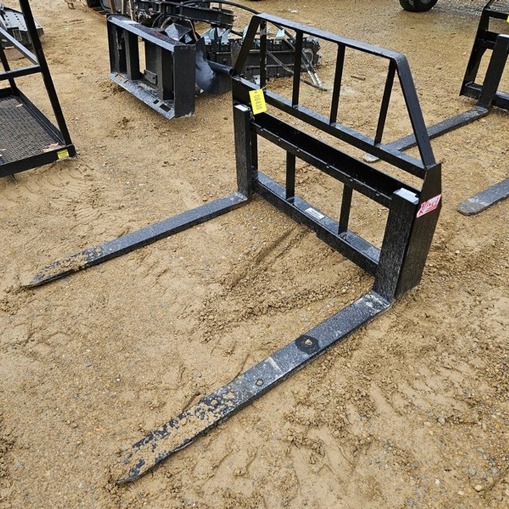 #222 • Kivel 48" 3500 lb Pallet Fork