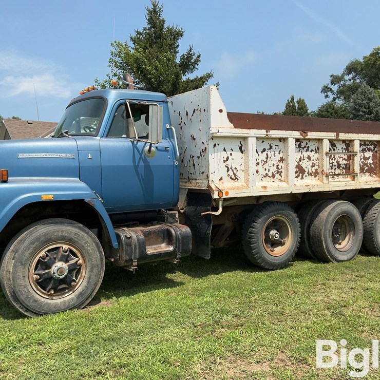 1975 INTERNATIONAL F2070A