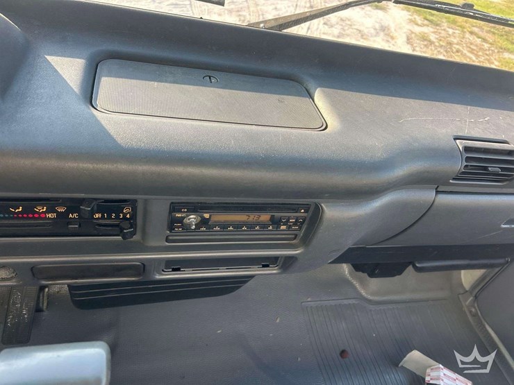 2006-isuzu-npr-image-14