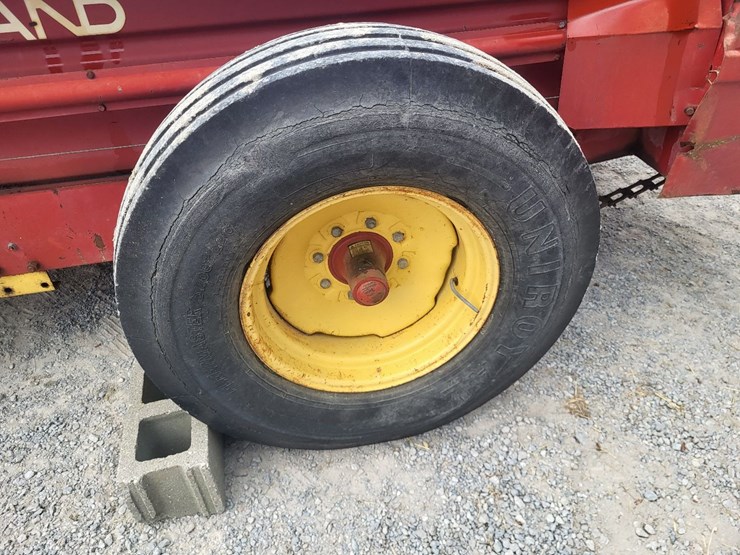 new-holland-520-image-41