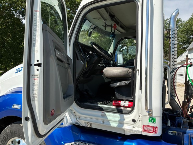 2018-kenworth-t680-image-60