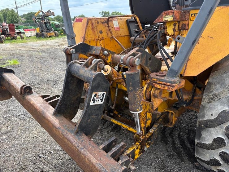 deere-210c-image-11