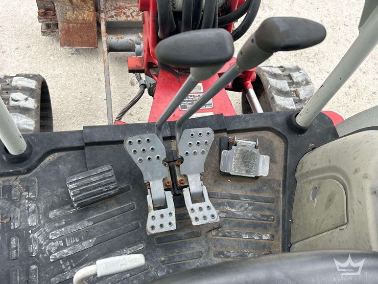 2022-takeuchi-tb225-image-21