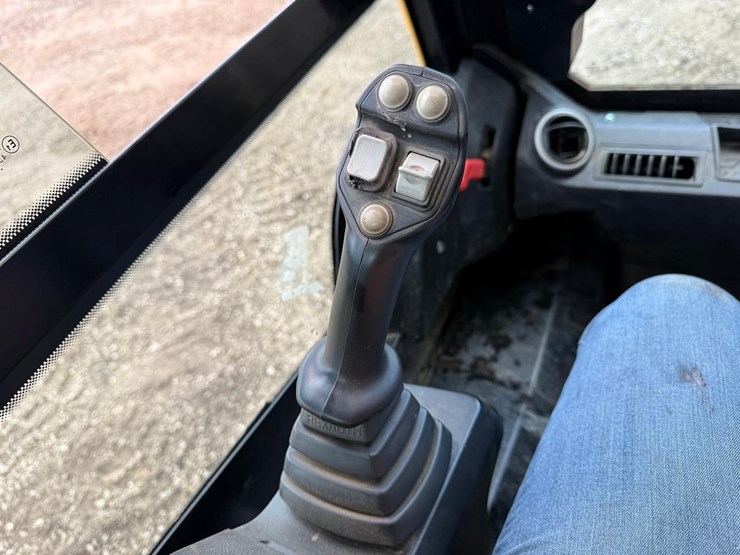 2019-jcb-2ts-7t-image-24