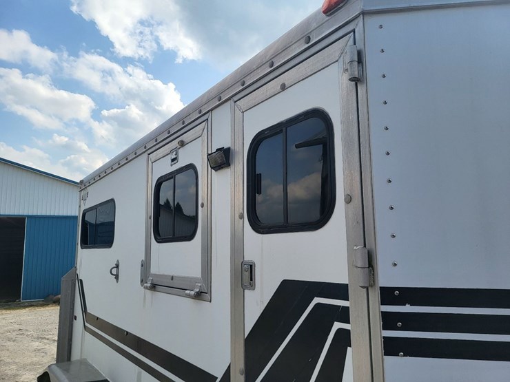 hart-tandem-axle-2-horse-bumper-trailer-w/tack-room-image-13