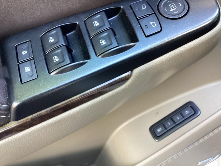 2017-chevrolet-tahoe-image-11