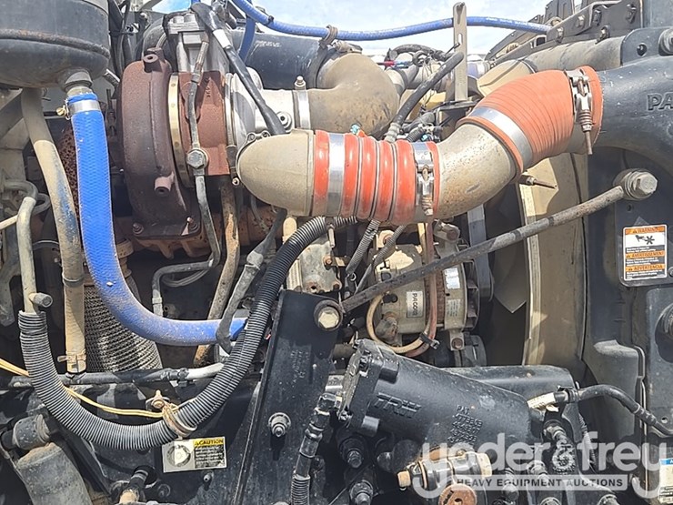 2012-peterbilt-348-image-74