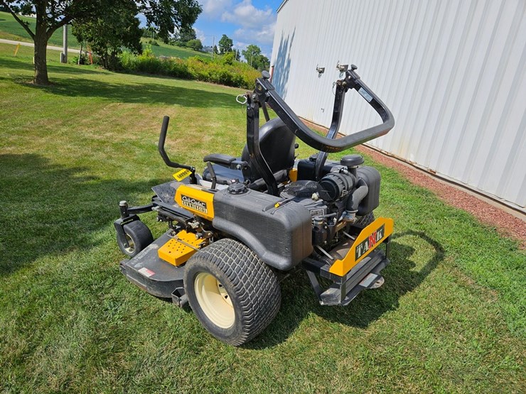 #6889-•-cub-cadet-"-the-tank"-zero-turn-mower-image-3