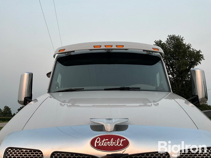 2016-peterbilt-579-image-12