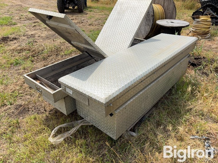 adrian-steel-aluminum-diamond-tread-toolboxes-image-15