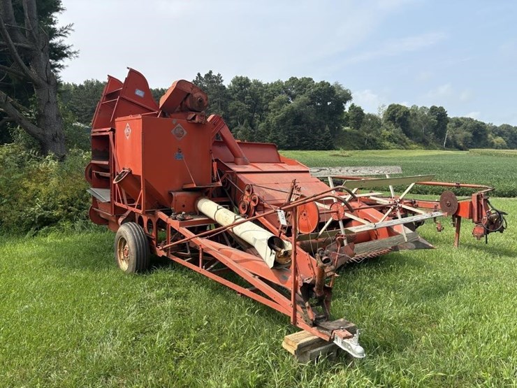 allis-chalmers-model-72-all-crop-harvestor-image-4