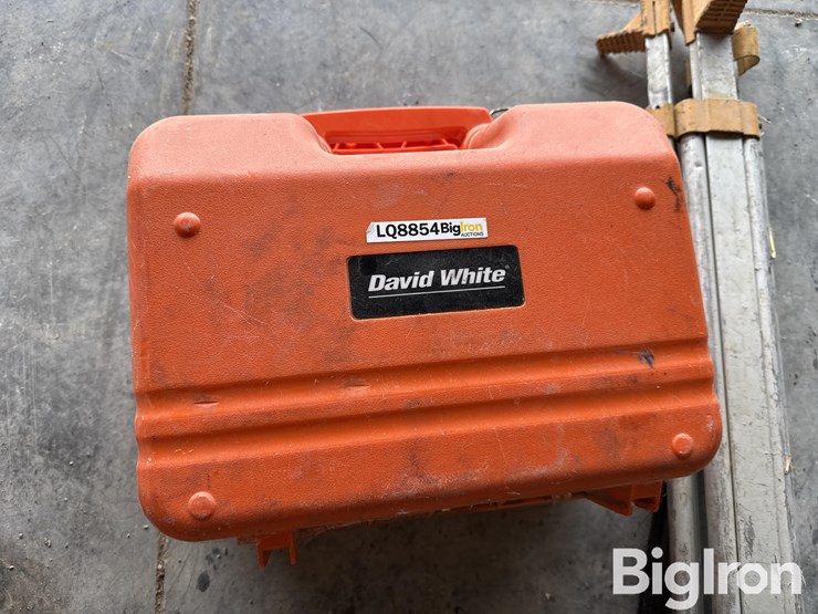 david-white-surveying-level-&-tripod-image-13