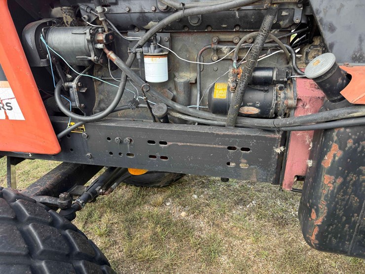 allis-chalmers-7080-tractor-image-16