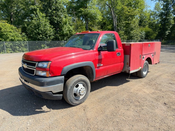 2005-chevrolet-3500-image-1
