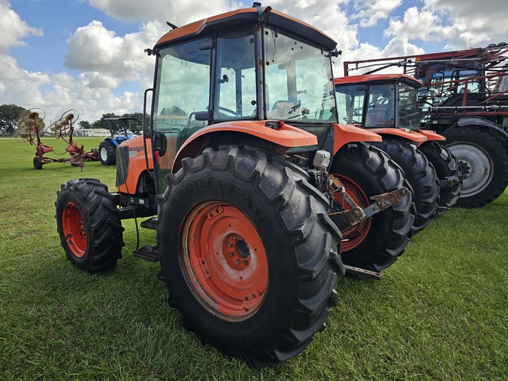2015-kubota-m108s-image-3