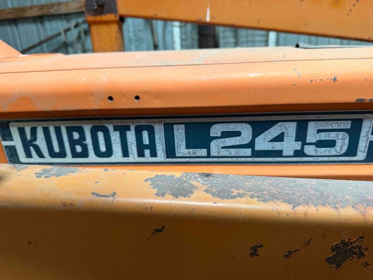 245-kubota-tractor-image-17