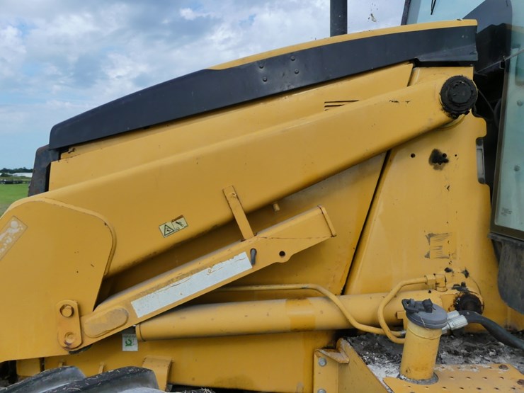 2004-caterpillar-416d-image-13