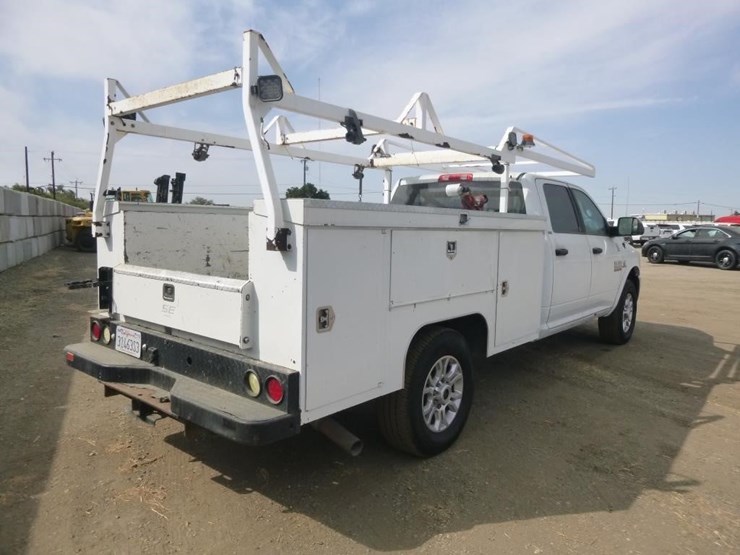 2016-dodge-ram-3500-image-4