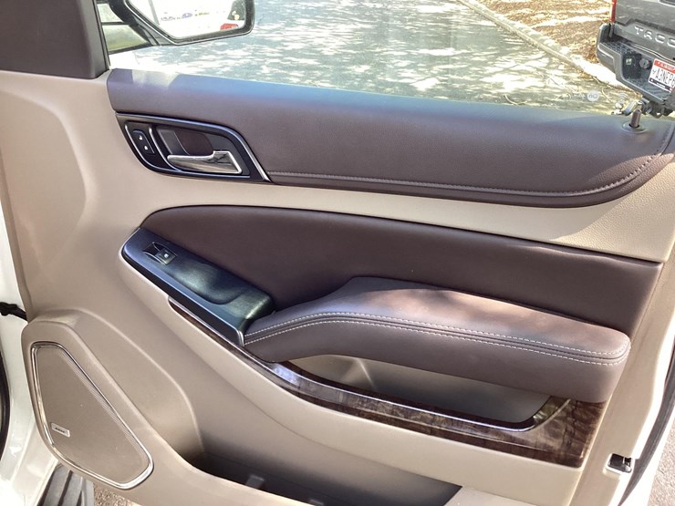 2017-chevrolet-tahoe-image-29