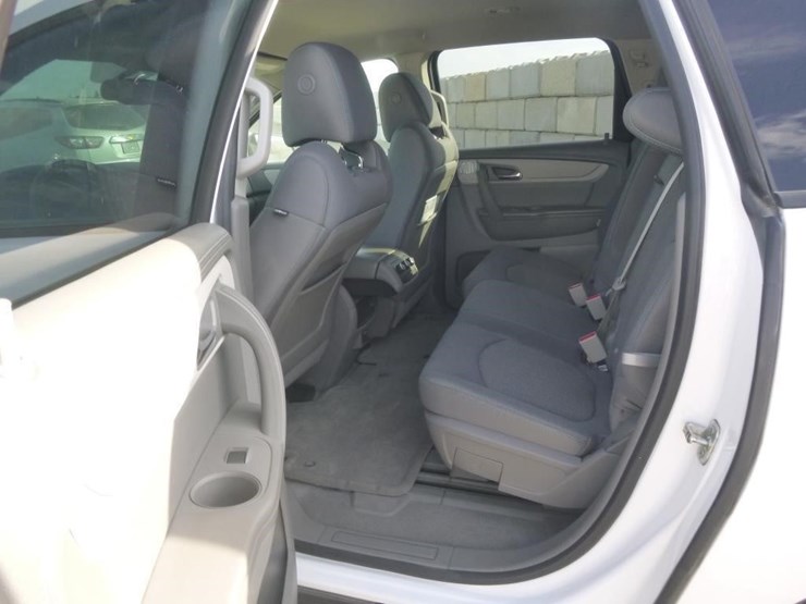 2015-chevrolet-traverse-image-13