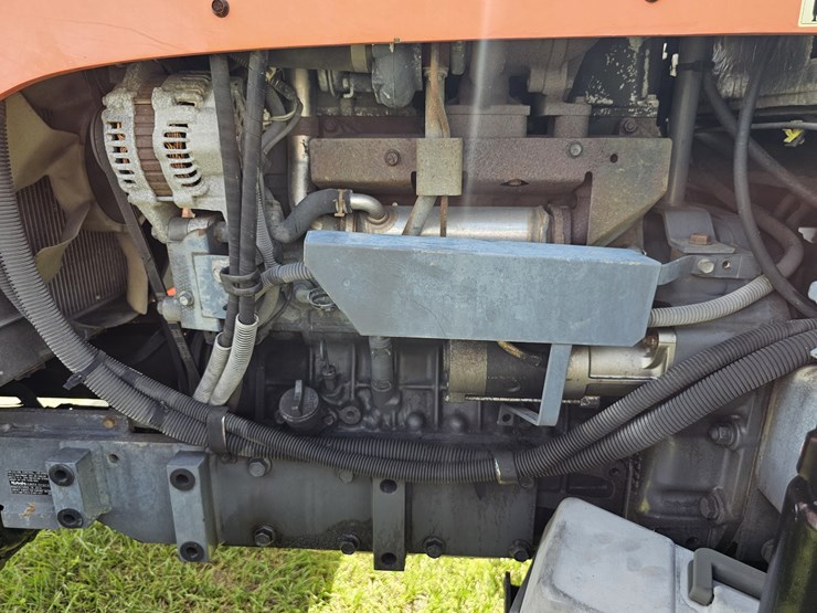 2015-kubota-m108s-image-10