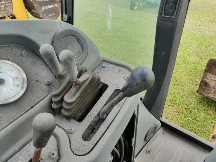 2004-caterpillar-416d-image-27
