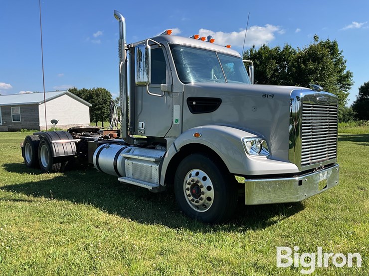 2016-freightliner-122sd-image-3