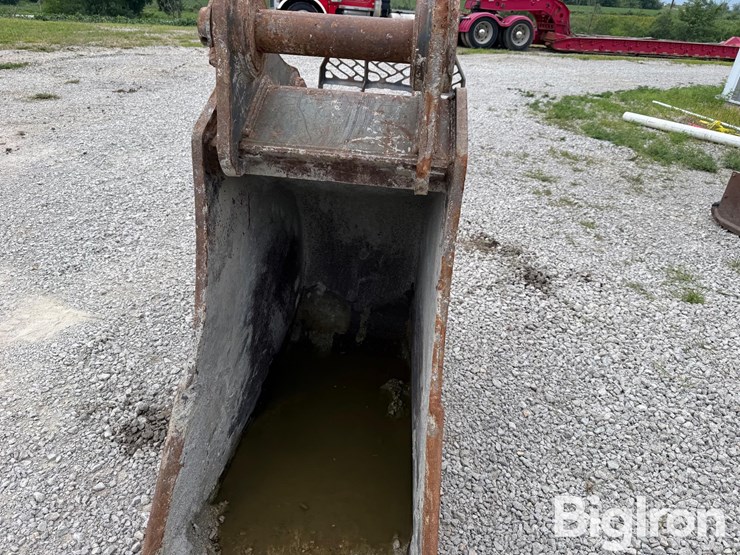 tag-24"-excavator-bucket-image-12