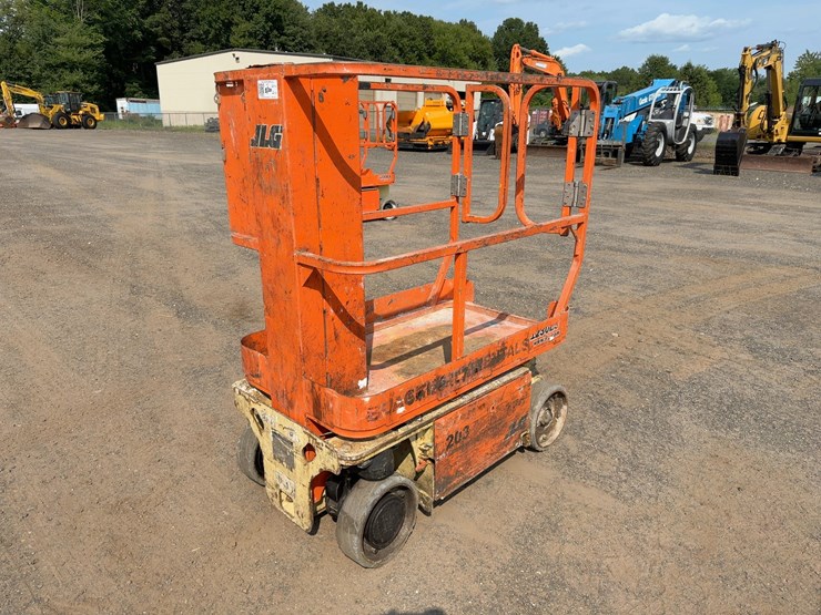 jlg-1230es-image-1