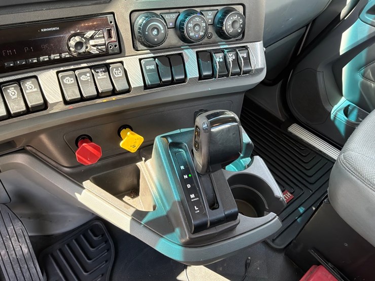 2018-kenworth-t680-image-70