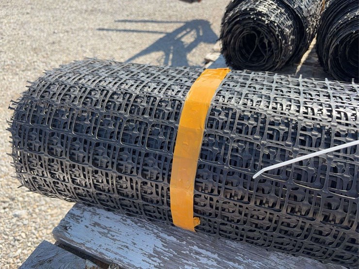 black-plastic-mesh-safety-fencing-roll-image-2