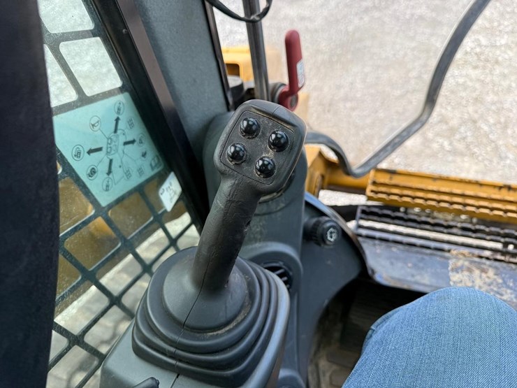 2016-caterpillar-299d2-xhp-image-20