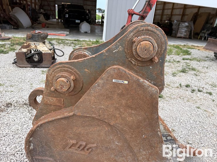 tag-24"-excavator-bucket-image-14