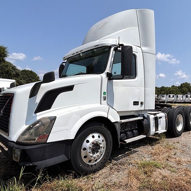 2013 VOLVO VNL300