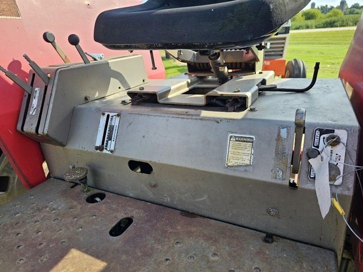 massey-ferguson-1080-image-15