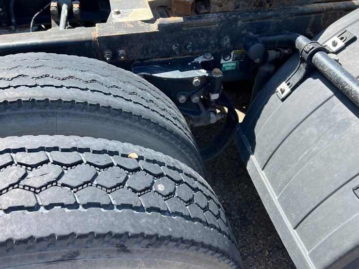 2011-peterbilt-386-image-39