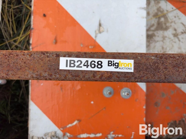 homemade-8’-construction-barricade-image-14
