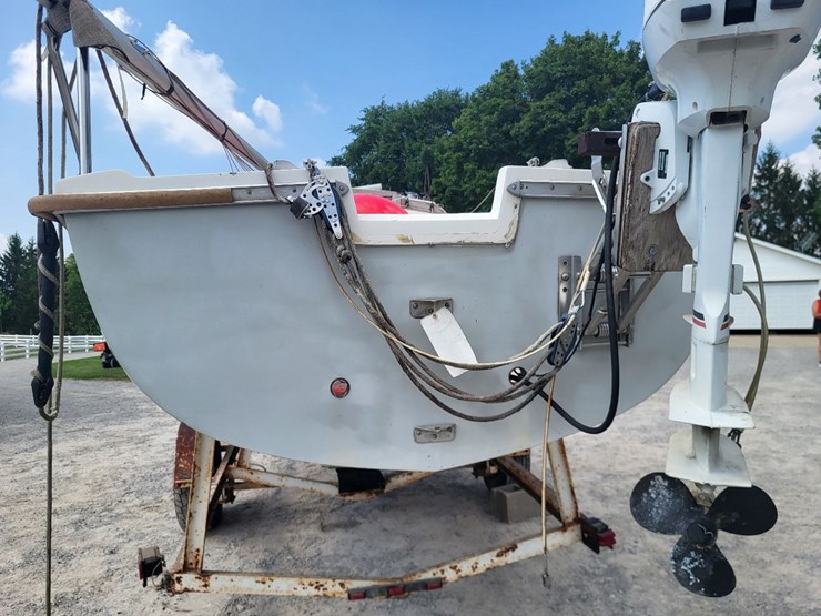 capri-sailboat-w/-single-axle-bumper-trailer-and-johnson-sailmaster-motor-image-25
