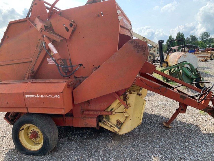 new-holland-846-image-1